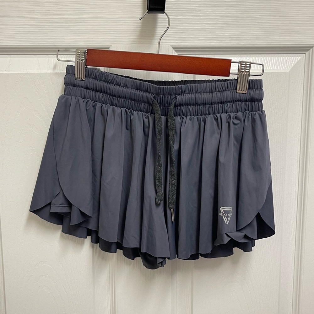 Keiki Kona 2-In-1 Flowy Fitness Shorts in Grey